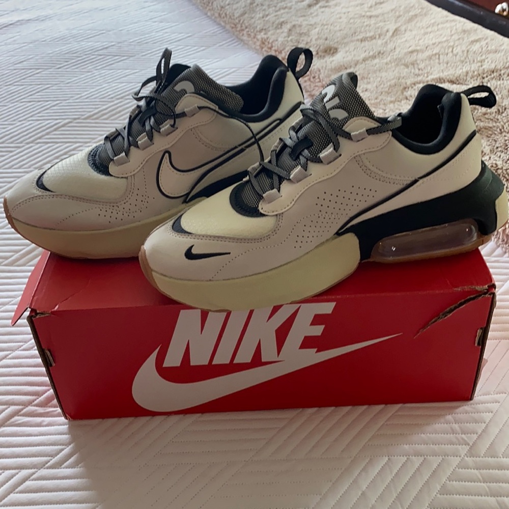 Nike women’s Airmax Verona QS